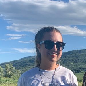 Meet your Posher, Emily